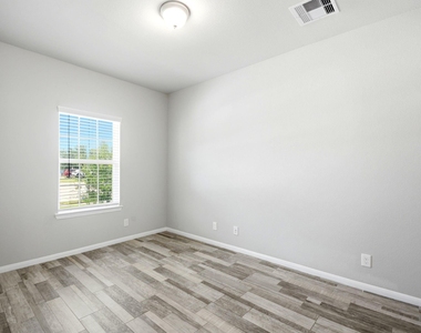 16203 Centennial Light Drive - Photo Thumbnail 9