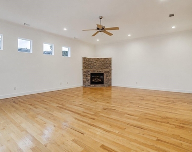 1412 Castle Court - Photo Thumbnail 6