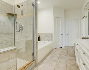 1412 Castle Court - Photo Thumbnail 16