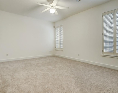 1412 Castle Court - Photo Thumbnail 4
