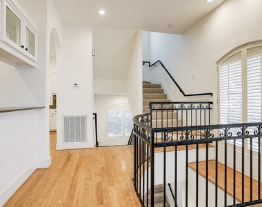1412 Castle Court - Photo Thumbnail 12
