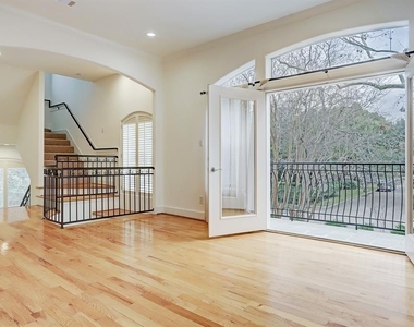 1412 Castle Court - Photo Thumbnail 7