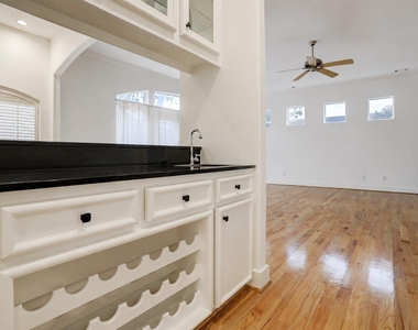 1412 Castle Court - Photo Thumbnail 11