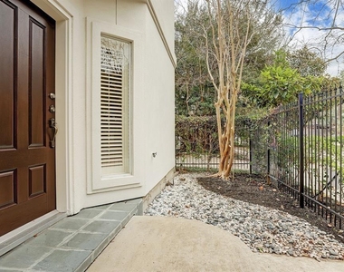 1412 Castle Court - Photo Thumbnail 2