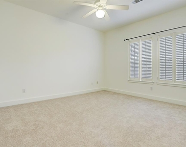 1412 Castle Court - Photo Thumbnail 18