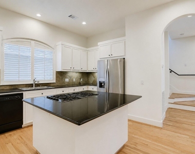 1412 Castle Court - Photo Thumbnail 8