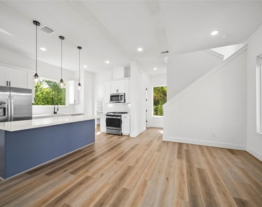 3215 Ennis Street - Photo Thumbnail 5