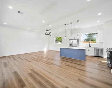 3215 Ennis Street - Photo Thumbnail 4