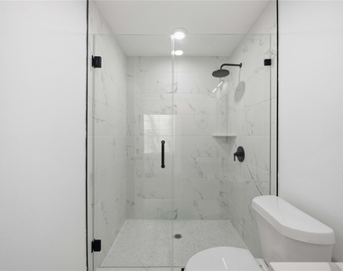 801 E 32nd 1/2 Street - Photo Thumbnail 23
