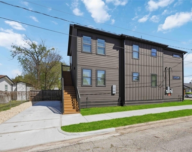 801 E 32nd 1/2 Street - Photo Thumbnail 34