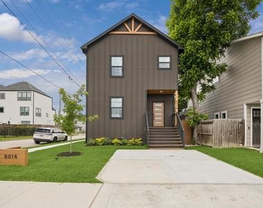 801 E 32nd 1/2 Street - Photo Thumbnail 33