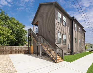 801 E 32nd 1/2 Street - Photo Thumbnail 1