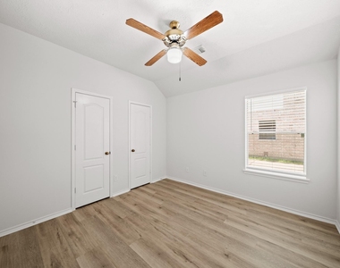 2415 Wyckchester Drive - Photo Thumbnail 9