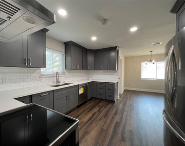 10903 Albury Drive - Photo Thumbnail 8