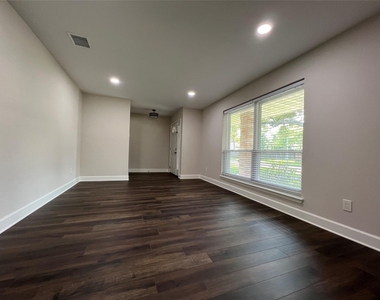 10903 Albury Drive - Photo Thumbnail 4