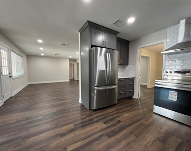 10903 Albury Drive - Photo Thumbnail 9