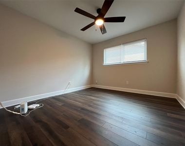 10903 Albury Drive - Photo Thumbnail 15