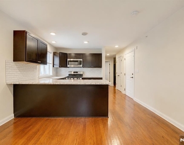 210 Hackensack - Photo Thumbnail 5