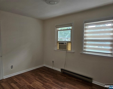 417 Sheffield - Photo Thumbnail 8