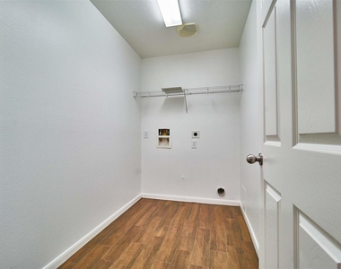 14603 Gearen Court - Photo Thumbnail 6