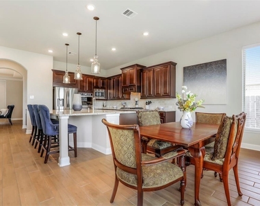 1815 Carriage Oaks Ln - Photo Thumbnail 12