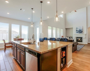 1815 Carriage Oaks Ln - Photo Thumbnail 9