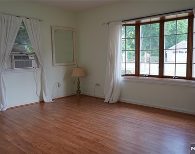 59 Pine - Photo Thumbnail 2