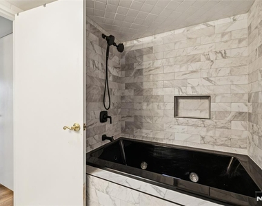 55 Clinton - Photo Thumbnail 20