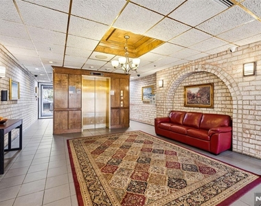 55 Clinton - Photo Thumbnail 3