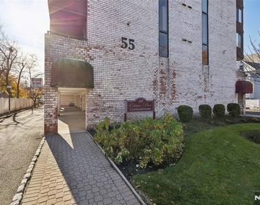 55 Clinton - Photo Thumbnail 2