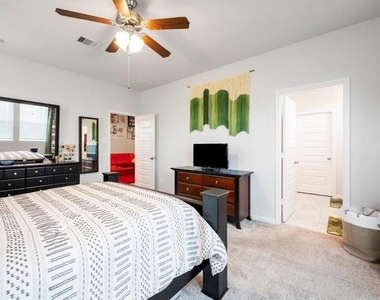 5527 Cuerta Street - Photo Thumbnail 10