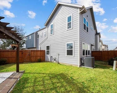 5527 Cuerta Street - Photo Thumbnail 14