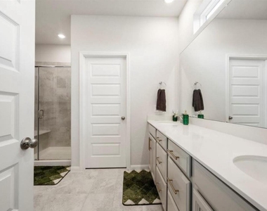 5527 Cuerta Street - Photo Thumbnail 11