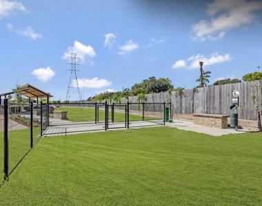 5527 Cuerta Street - Photo Thumbnail 15