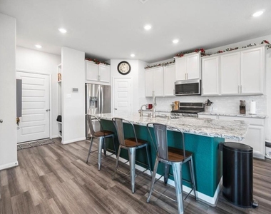 5527 Cuerta Street - Photo Thumbnail 2