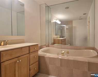 87 Lakeview - Photo Thumbnail 21