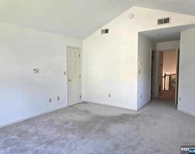 87 Lakeview - Photo Thumbnail 15
