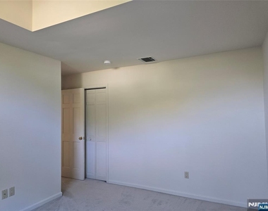 87 Lakeview - Photo Thumbnail 23