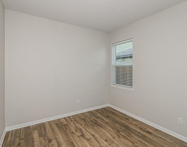 194 Emma Rose Drive - Photo Thumbnail 11