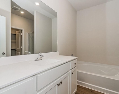 194 Emma Rose Drive - Photo Thumbnail 8