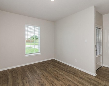 194 Emma Rose Drive - Photo Thumbnail 3