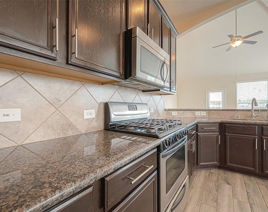 3403 Lilac Ranch Drive - Photo Thumbnail 7