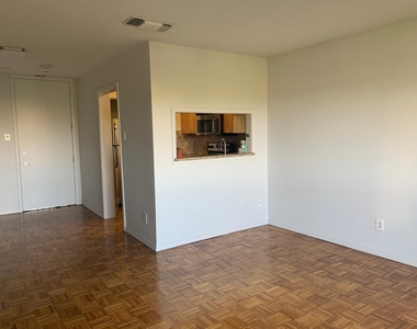 3600 Montrose Boulevard - Photo Thumbnail 2