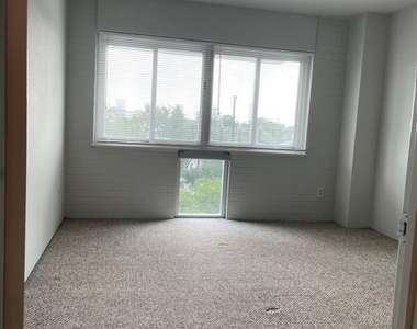 3600 Montrose Boulevard - Photo Thumbnail 7