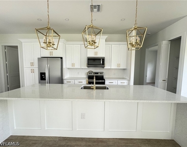 1421 Ne 17th Avenue - Photo Thumbnail 5