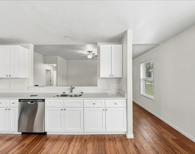 3934 Hawthorne Glen Court - Photo Thumbnail 2