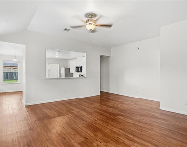 3934 Hawthorne Glen Court - Photo Thumbnail 4