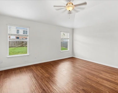 3934 Hawthorne Glen Court - Photo Thumbnail 6