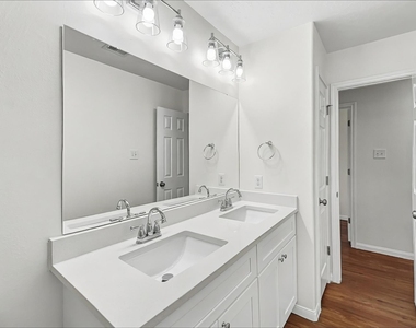 3934 Hawthorne Glen Court - Photo Thumbnail 11