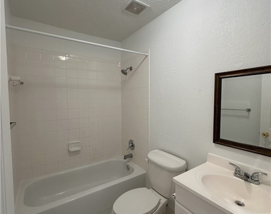 4629 Bayshore Drive - Photo Thumbnail 8